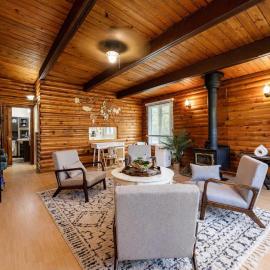 Sylvan Cabin - 3 BR Family Fun Luxurious Yard, hôtel à Sylvan Lake