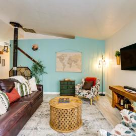Family Home w/ Game Room, 1 Mi to Lake Cascade!、Cascadeのホテル