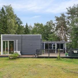 Lovely holiday home in beautiful surroundings, near Mols Bjerge and Ebeltoft - 4 bedrooms, готель у місті Ебельтофт