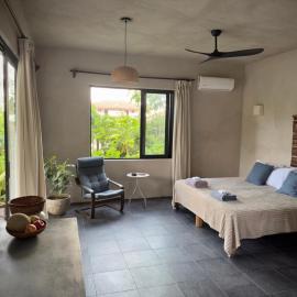 Entire Casita Ocean Breeze & Forest Calm, מלון בטרונקונס