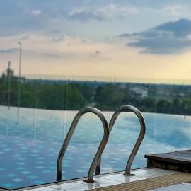 Viesnīca Comfy 2BR Condo with Swimming Pool & Free WiFi Netflix near Lake Garden Zoo pilsētā Taipinga