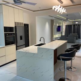 3BR Ultra Modern Apartment in Gbawe, ξενοδοχείο σε Gbawe