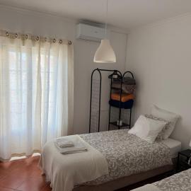Nature House Almograve - Double Room with balcony and shared bathroom- Fishermen's Trail, hotel in Almograve