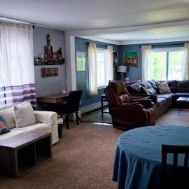 13-Min Jiminy, Fave, Hot Tub, Lg Open LR, Family, hotel in Pittsfield