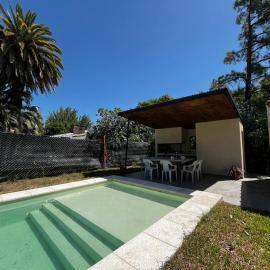Casa con pileta Funes، فندق في فونيس