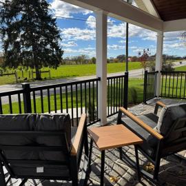 The Place Next Door – Stylish Amish-Country Stay, hotel u gradu Ronks