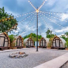 Nadi Glamping Business Suites, מלון בפראי