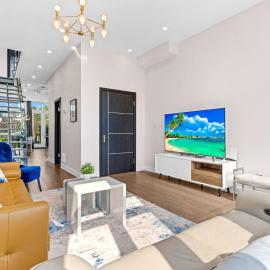 4BR Toronto Home for Family Visits with Subway Access