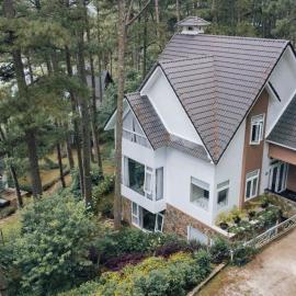 Luxury villas Tuyen lam lake view, hotel in Ấp Xuân An