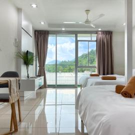 Modern Muji Studio Condo with Swimming Pool, Free Netflix WiFi near Lake Garden Zoo โรงแรมในไทปิง
