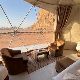Rum Four Seasons luxury Camp & Jeep Tours, hotel v destinaci Disah