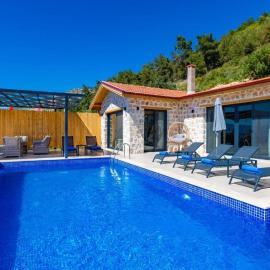 Üzümlü 2 bedroom secluded villa with private pool hot tub