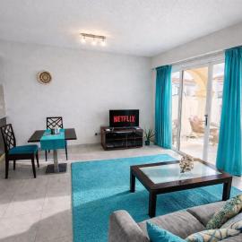 Apartment 2 people sea view garden pool