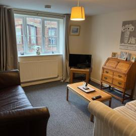 Warm, Sleeps 6, Bathroom, Beaches Shops Cafes Bars Pier, Central Ryde