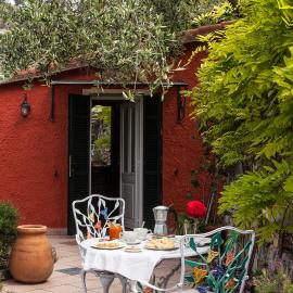 Tenuta Agriturismo IL RISVEGLIO, hotell i Imperia