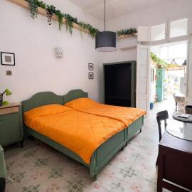 Encanto Getaways - Studio within our family home