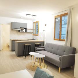 New deco Apt with private yard 150m to RER bagneux, hotel in Bagneux