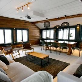 Grönländaren Lodge، فندق في فوناسدالاين