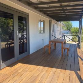 Private 3Bed Home with Large Deck Central Location, hotel a Eaglehawk