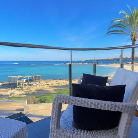 Apartamento frente al mar con balcón