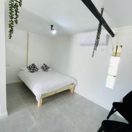 חמדת השקד, hotel Mishmār Hāyardin városában