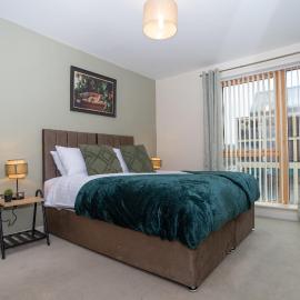 2-Bed Duplex Apartment | Sleeps 6 | Ideal for Contractors, NHS & Tourism Guests, hotel in Telford
