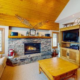 Coyote Creek Chalet, hotel a Big White