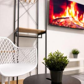STN Royale Suite - Ferienwohnung mit 4 Schlafzimmer, 8 Big Beds, Parkplatz & Balkon, Highspeed WLAN, Netflix Premium, Zentral zu Audi & Schwarz Gruppe