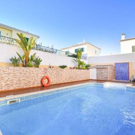 Vila Alcantarilha by MTPhomes