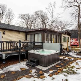 Summit Retreat Hot Tub Game Room Sauna, ξενοδοχείο σε Tobyhanna
