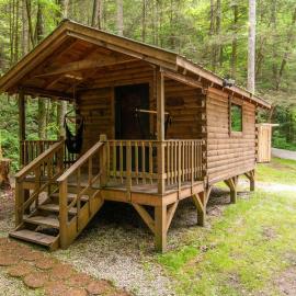 Cozy Creek - Minimalist, Outhouse, Firepit, Creekside, Private, hotel in Rogers