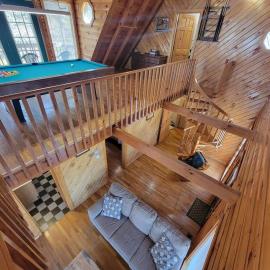 Mountain Rose- Hot Tub, Pool Table, Firepit, готель у місті Stanton