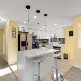 Furnished Private Room in a Spacious Shared Home#3، فندق في Norton