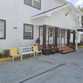 Caribbean Haven Retreat lifestyle, hotel a George Town