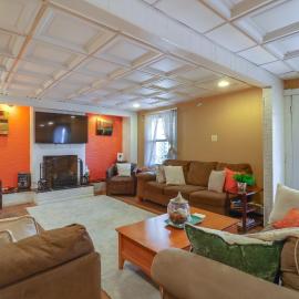 Mtn-View Balcony! All-Season Apt Near Jim Thorpe, hotel Nesquehoningban
