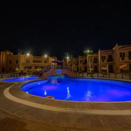 شاليهات الأحلام لبيوت العطلات, hotel u gradu Janbu