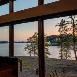 Newly Renovated, Cozy Mid-Lake Cabin Sleeps 10, hotel di Many