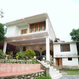 The Palm Bliss Resort: Kandogal şehrinde bir otel