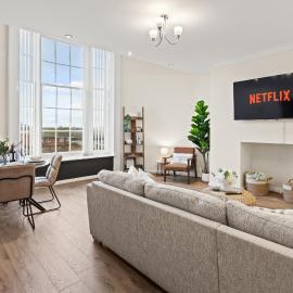 Spacious 2 Bed Apartment With Secure Free Parking