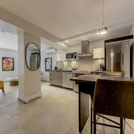 Quebec City में, होटल 77 St-Vallier Apparts Hôtel