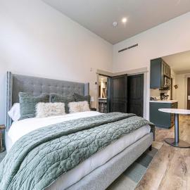 Catamount Lodge 101A by East West Hospitality, hotel in Truckee