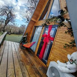 Carpatina A-Frame Retreat - Rustic Cabins for Couples, hotel a Runcu