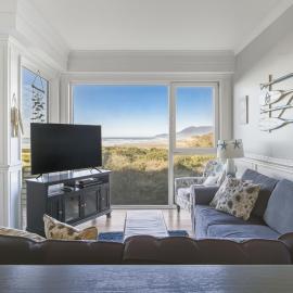 Oceanfront Condo King Suite & Pet-Friendly Stay, khách sạn ở Rockaway Beach