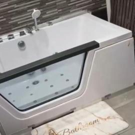 Apartamento Deluxe city، فندق في برغش