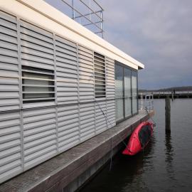 Hausboot Rosi mit Kajak in Ribnitz-Damgarten, hotel in Ribnitz-Damgarten