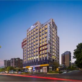 江门珺璟麦客达温德姆酒店, hotel a Hexi