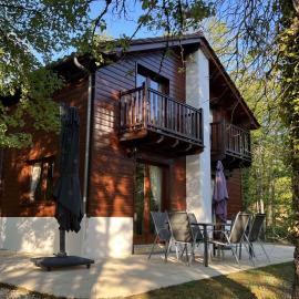 Chalet en vallée Dordogne, jardin privé et piscine partagée - FR-1-828-4, hotel v destinaci Lachapelle-Auzac