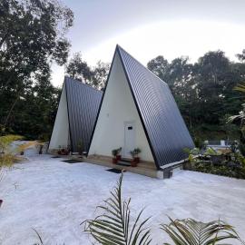 AURACREST HAVEN A-Frame Cottages and Deluxe Rooms