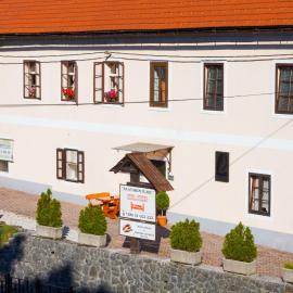 Apartma na Starem Placu, hotel in Idrija