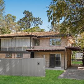 House with huge back yard and side access, 15 Beds